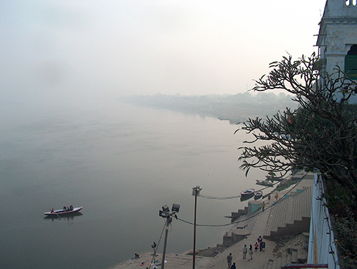 Sumuinen Ganga Varanasi